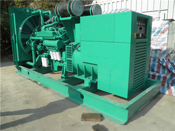 新乡出租发电机 发电机组厂家：柴油发电机组的控制屏的作用是什么？