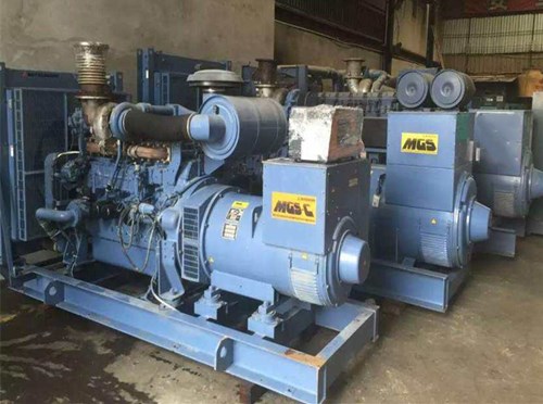 新乡发电机组带负载降电压是什么原因照成的？