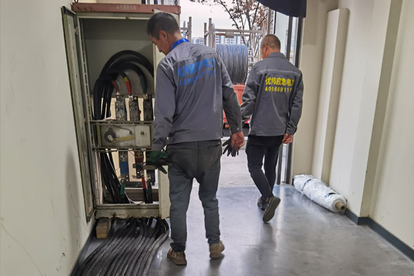 新乡柴油发电机组的输出电压调节方式对设备性能有哪些影响？