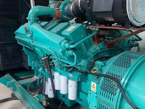 新乡更换100kW柴油发电机组机油时，需要注意哪些事项？